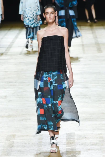 Look 28
